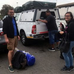 Auto overdracht op het vliegveld van Johannesburg; nu is die nog schoon :D